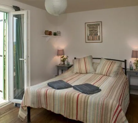 39 Tour De Bed & Breakfast *
