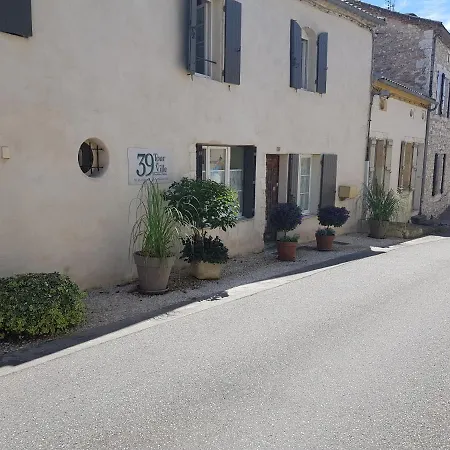 39 Tour De Bed & Breakfast *